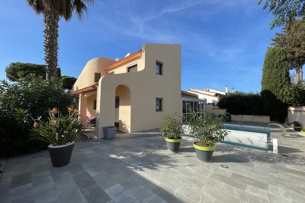 High-end villa in Canet
