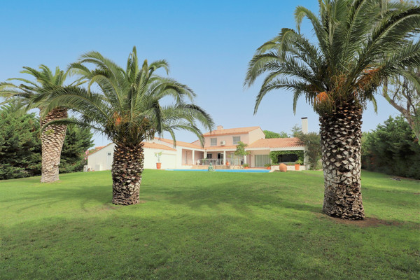 Architect-designed villa near Perpignan